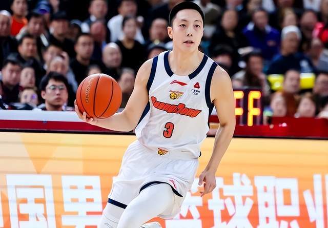 电子游戏-广东大胜四川惊现两点：全明星票王7分4失误，胡明轩超越朱芳雨